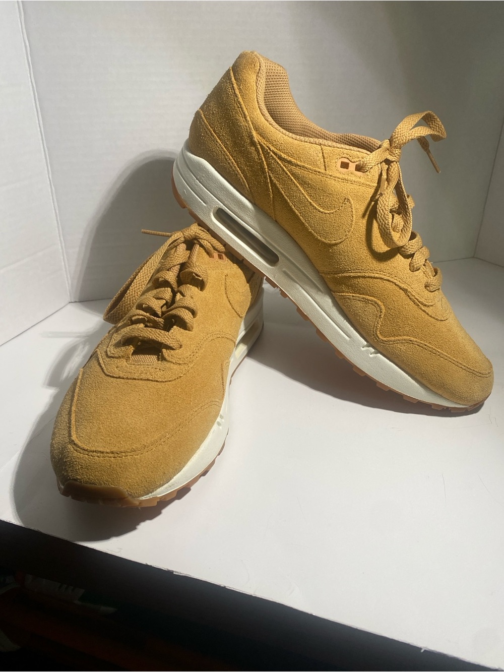 Nike Air Max 1 Premium "Wheat" (also commonly called the "Flax" colorway). - Picture 3 of 7